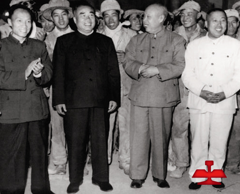 1959年毛澤東同志親切接見(jiàn)全國著(zhù)名勞動(dòng)模范、鞍鋼老英雄孟泰