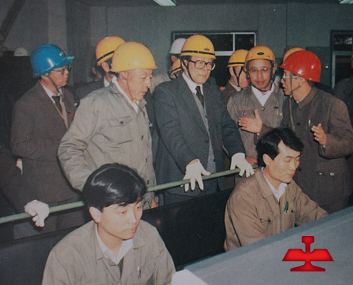 1959年毛澤東同志親切接見(jiàn)全國著(zhù)名勞動(dòng)模范、鞍鋼老英雄孟泰