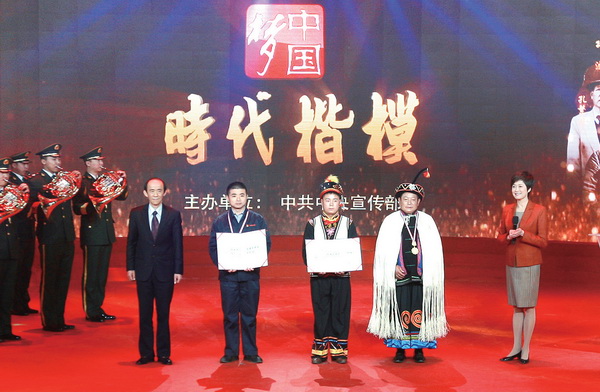李超榮獲全國“時(shí)代楷?！狈Q(chēng)號